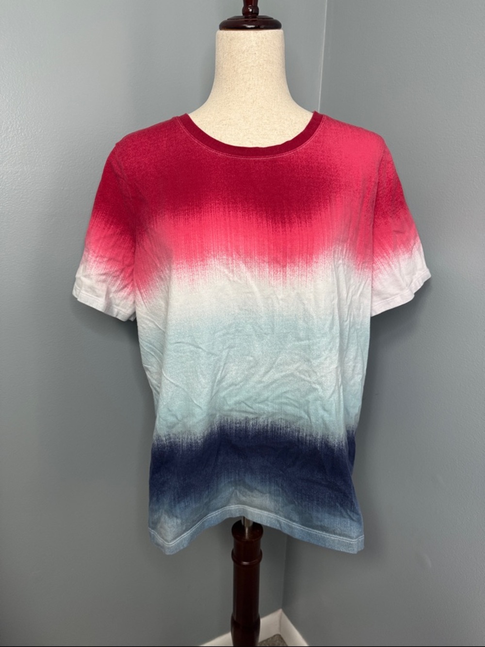 D&Co Women’s Red/White/Blue Ombre T-Shirt Top Sz L